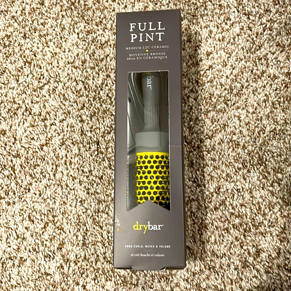 Dry Bar full pint medium round brush NEVER Used